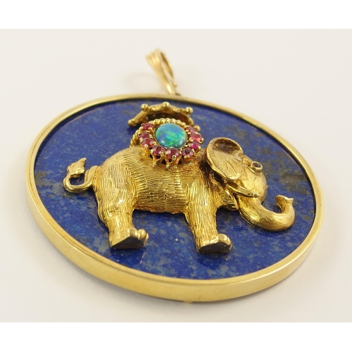 790 - A 14ct gold lapis lazuli elephant pendant