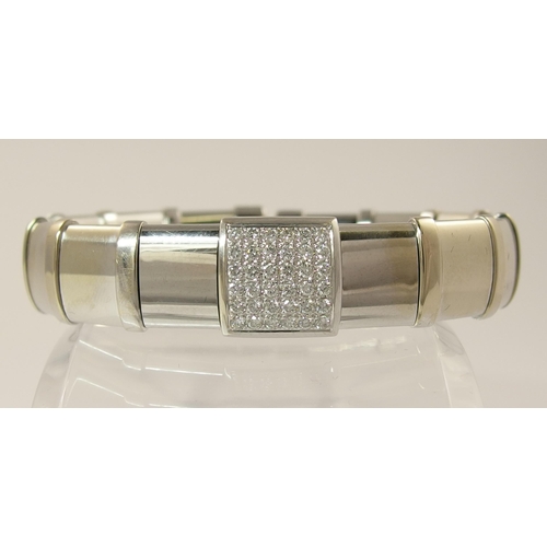 792 - An 18ct white gold diamond set bangle