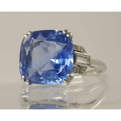 792B - A platinum Art Deco sapphire and diamond ring