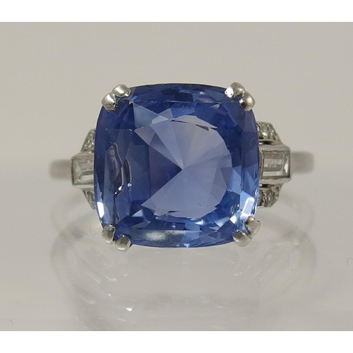 792B - A platinum Art Deco sapphire and diamond ring