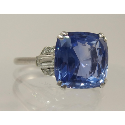 792B - A platinum Art Deco sapphire and diamond ring