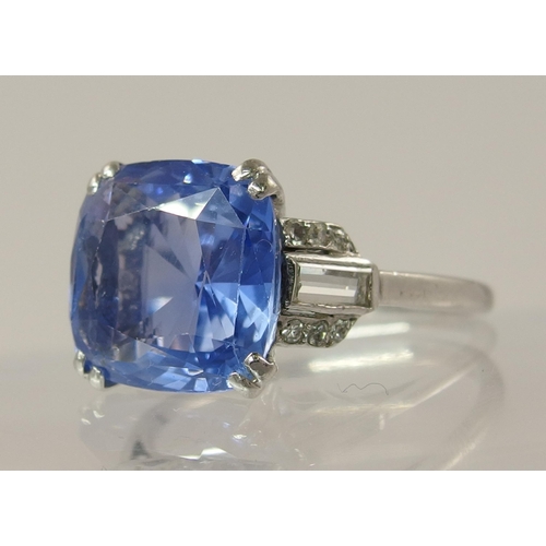 792B - A platinum Art Deco sapphire and diamond ring