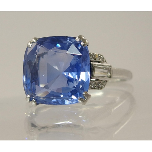 792B - A platinum Art Deco sapphire and diamond ring