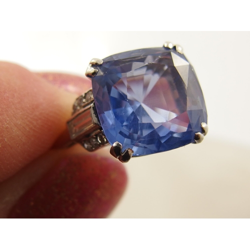 792B - A platinum Art Deco sapphire and diamond ring