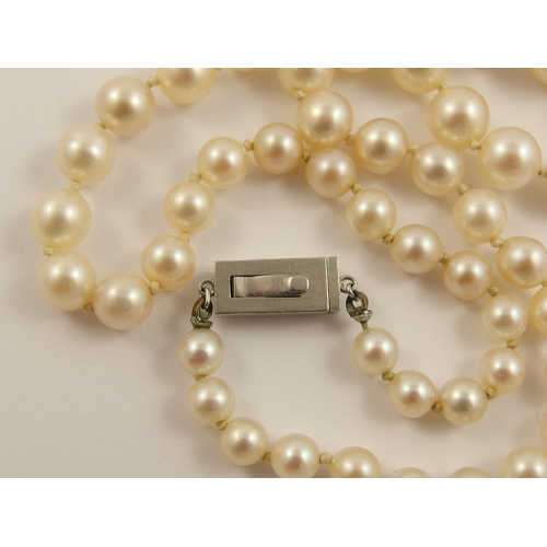 797A - A string of pearls with a diamond set clasp