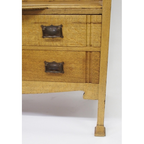 804 - An Arts and Crafts oak dressing table