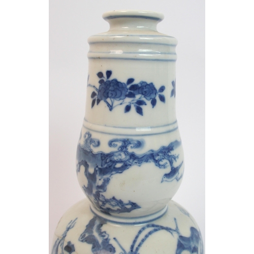 85 - A Chinese blue and white double gourd shaped vase