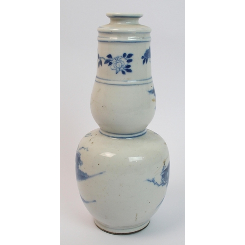 85 - A Chinese blue and white double gourd shaped vase