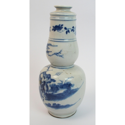 85 - A Chinese blue and white double gourd shaped vase