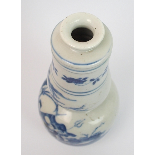 85 - A Chinese blue and white double gourd shaped vase