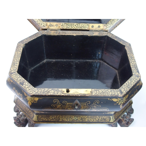 92 - A Chinese export black and gold lacquered octagonal shaped tea caddy