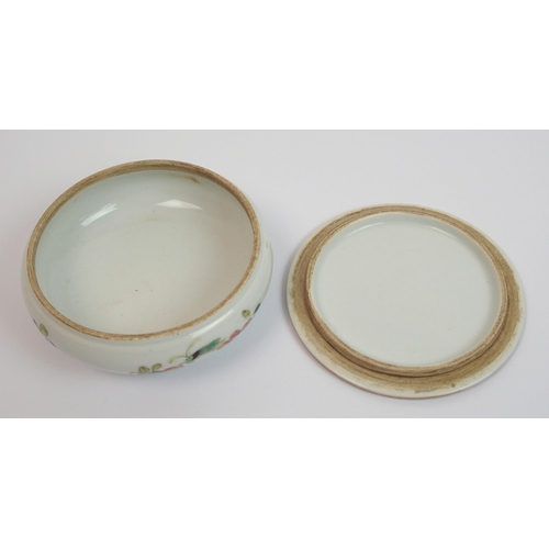 99 - A Chinese circular powder box and cover