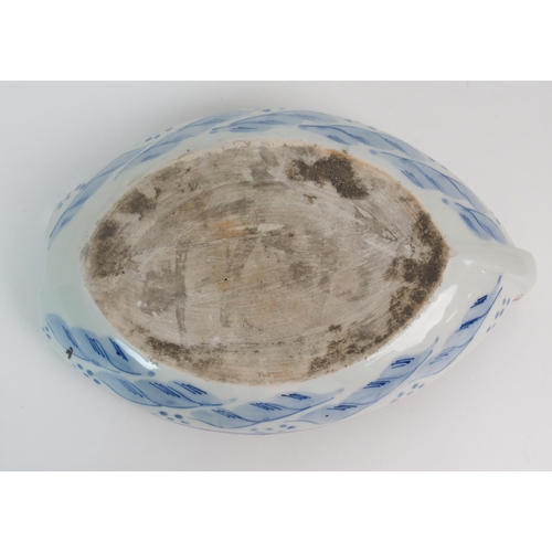 103 - An Imari boat shaped dish