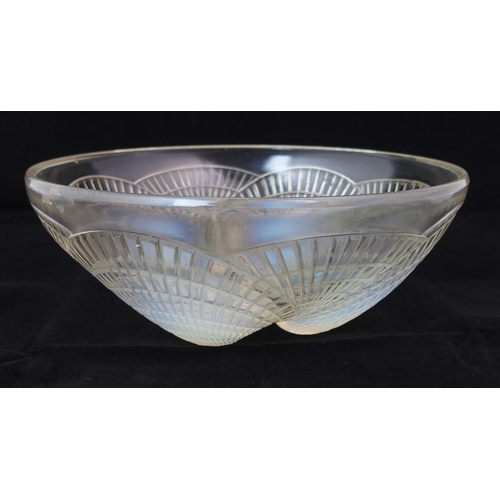 1079 - A Rene Lalique moulded opalescent glass Coquilles coupe