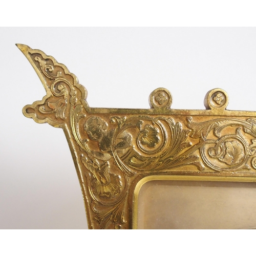 1095 - A French gilt bronze mantle clock