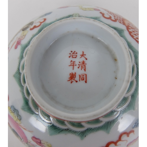 81 - A Chinese dragon and phoenix bowl