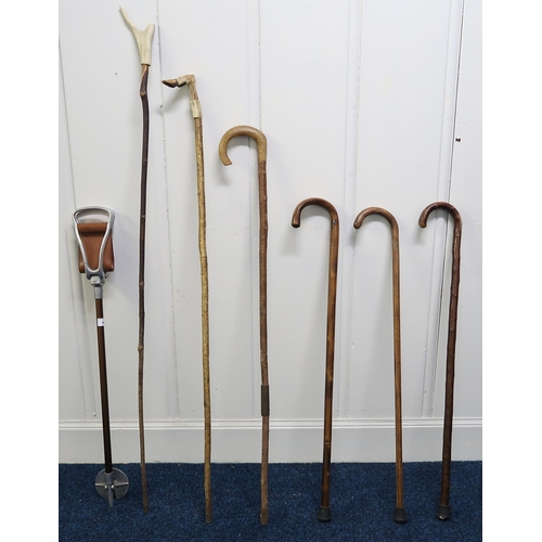 44 - A lot of six assorted walking sticks and a shooting stick (7)