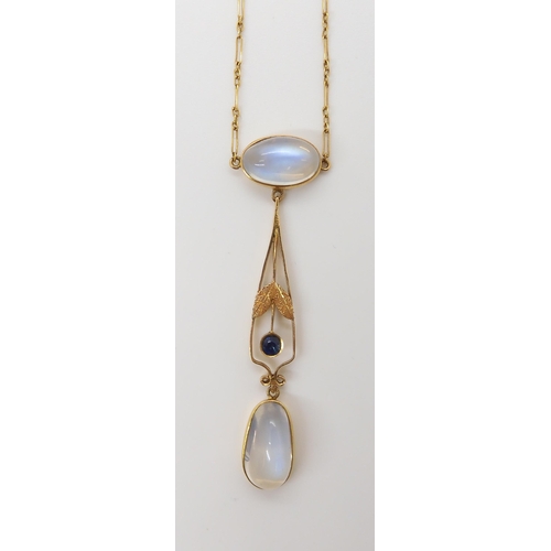 661 - AN 18CT GOLD EDWARDIAN MOONSTONE NECKLETthe pendant further set with a sapphire. The largest moonsto... 