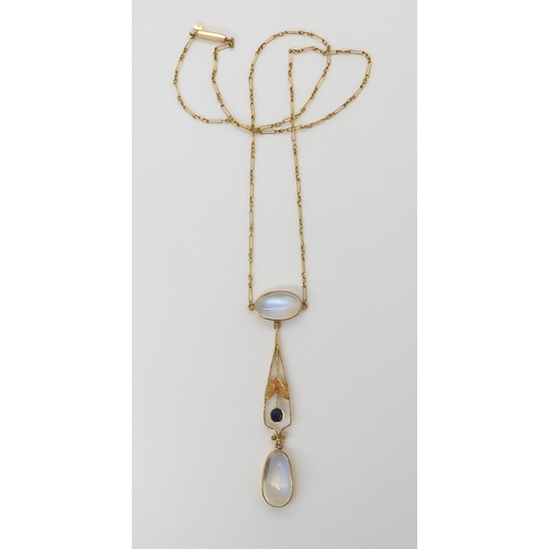 661 - AN 18CT GOLD EDWARDIAN MOONSTONE NECKLETthe pendant further set with a sapphire. The largest moonsto... 