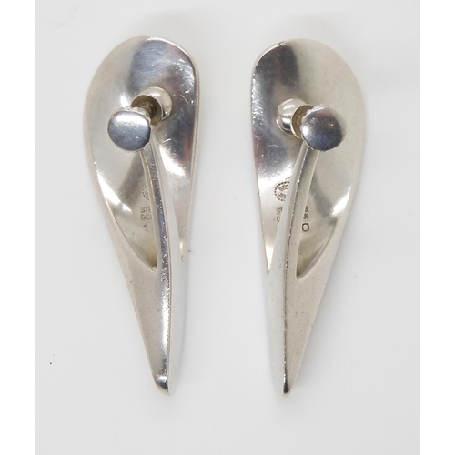 668 - A PAIR OF GEORG JENSEN EARRINGSdesigned by Nanna Ditzel the silver sculptural earrings have screw fi... 