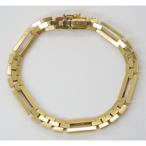 684 - A FANCY LINK BRACELETstamped 750 for 18ct gold to the clasp, length 19cm, weight 17gms... 