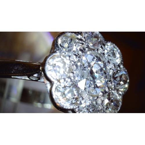 690 - AN OLD CUT DIAMOND FLOWER RINGmounted throughout in 18ct white gold and platinum, the central diamon... 