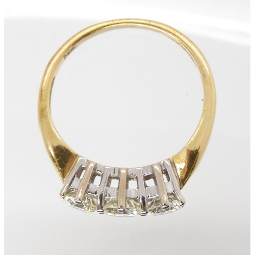 695 - AN 18CT GOLD THREE STONE DIAMOND RINGset throughout in yellow gold. The three diamonds together are ... 