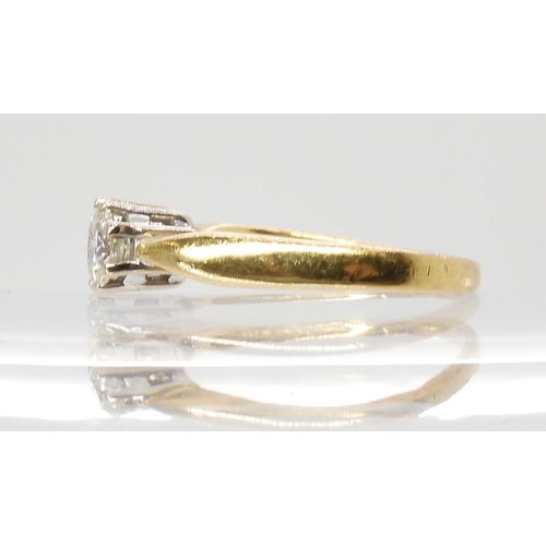 695 - AN 18CT GOLD THREE STONE DIAMOND RINGset throughout in yellow gold. The three diamonds together are ... 