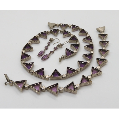 698 - A VINTAGE PURPLE GLASS SUITE OF JEWELLERYcomprising of a necklace with matching bracelet, and simila... 