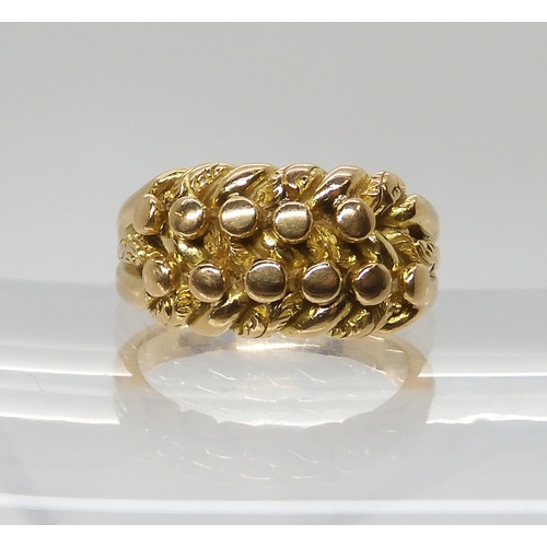 699 - AN 18CT GOLD CLASSIC KNOT RINGhallmarked Birmingham 1910. Finger size M1/2, weight 10.2gms... 