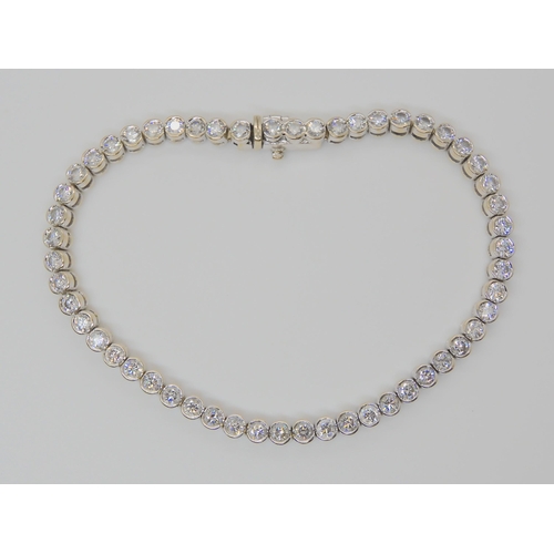 728 - AN 18CT WHITE GOLD DIAMOND TENNIS BRACELETset with estimated approx 4.5cts of brilliant cut diamonds... 