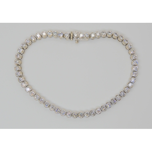 728 - AN 18CT WHITE GOLD DIAMOND TENNIS BRACELETset with estimated approx 4.5cts of brilliant cut diamonds... 