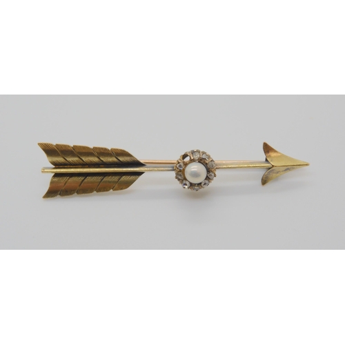 749 - A PEARL AND DIAMOND SET ARROW BROOCHmounted in yellow metal, with engraved detail, a single pearl su... 