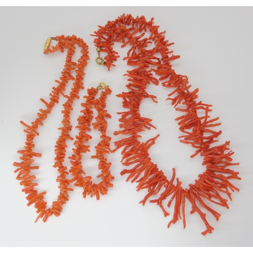 755 - TWO VINTAGE CORAL NECKLACESa red coral fringe necklace, longest point approx 3.2cm, to shortest appr... 