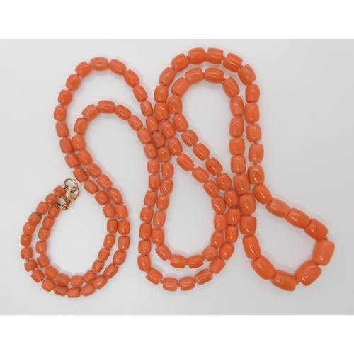 757 - A STRING OF CORAL BARREL SHAPED BEADSlargest bead approx 12.3mm x 9.5mm, length of the long string a... 