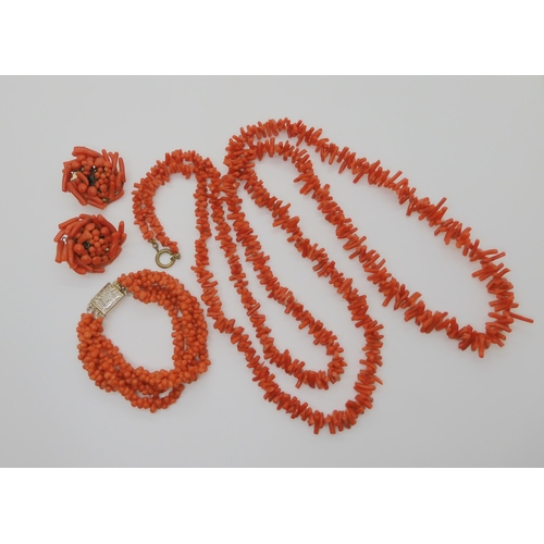 759 - CORAL BEAD JEWELSa baton coral bead necklace, largest approx 14mm to smallest 8.1mm, length 134cm ap... 