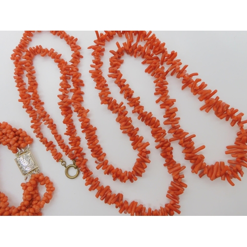 759 - CORAL BEAD JEWELSa baton coral bead necklace, largest approx 14mm to smallest 8.1mm, length 134cm ap... 