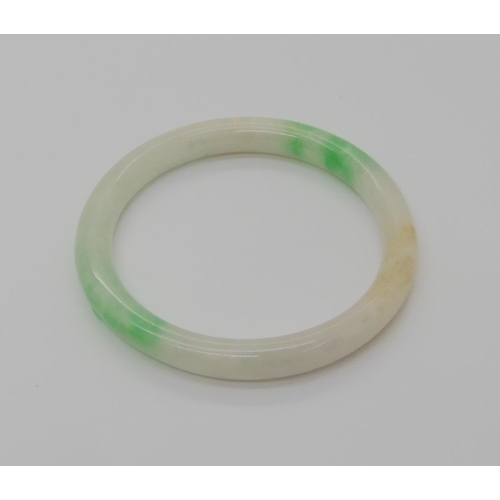 761 - A CHINESE GREEN HARDSTONE BANGLEmainly white with green details, inner diameter 6cm, thickness 0.9cm... 