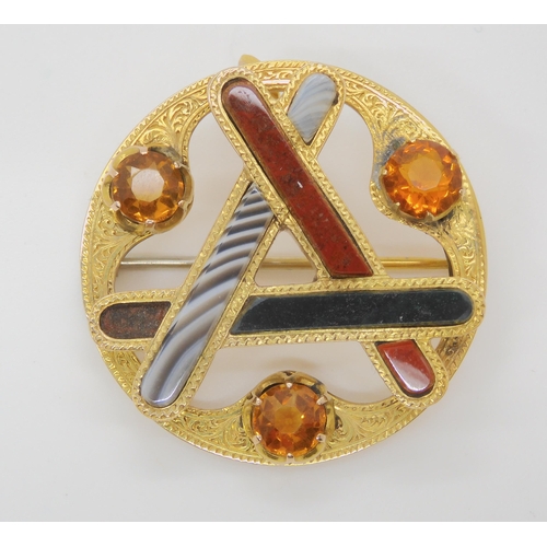 737 - A SCOTTISH AGATE BROOCHfurther set with citrines to the engraved yellow metal mount, diameter 3.5cm... 