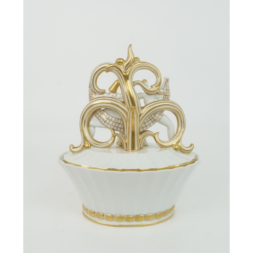 197 - GIO PONTI (1891-1979) FOR RICHARD GINORI A porcelain 