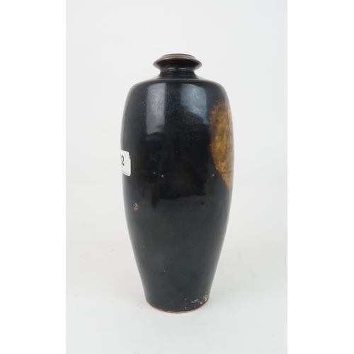 359 - A CIZHOU-TYPE BLACK GLAZED VASEof baluster form, decorated with a leaf, with sharp shoulders, a comp... 