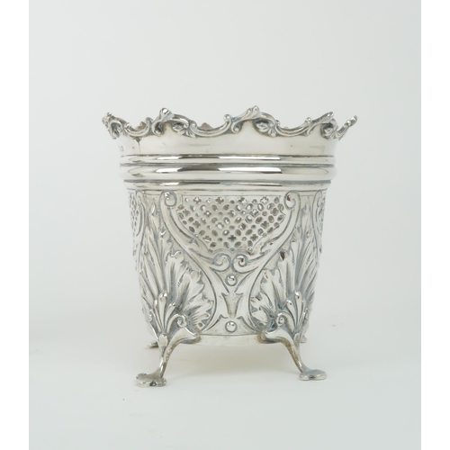 402 - AN EDWARDIAN SILVER POT / PLANTERof tapering cylindrical form, the body with pierced fretwork vignet... 