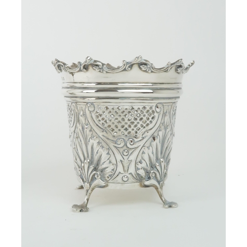 402 - AN EDWARDIAN SILVER POT / PLANTERof tapering cylindrical form, the body with pierced fretwork vignet... 