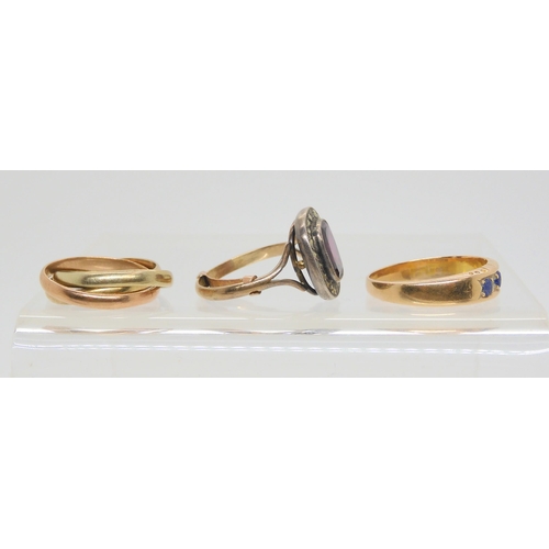 608 - A 15k gold lapis lazuli ring (two gems missing) size O1/2, weight 3.3gms, a 9ct three colour gold Ru... 