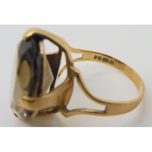 610 - A 9ct gold smokey quartz ring size L, weight 3.4gms