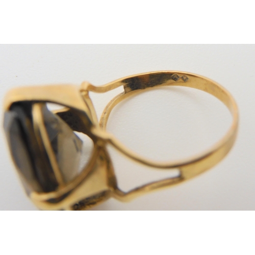 610 - A 9ct gold smokey quartz ring size L, weight 3.4gms