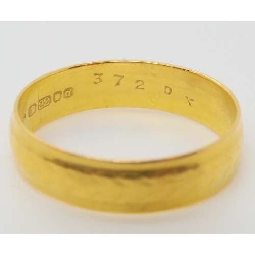 622 - A 22ct gold wedding ring, size Q1/2, weight 3.5gms