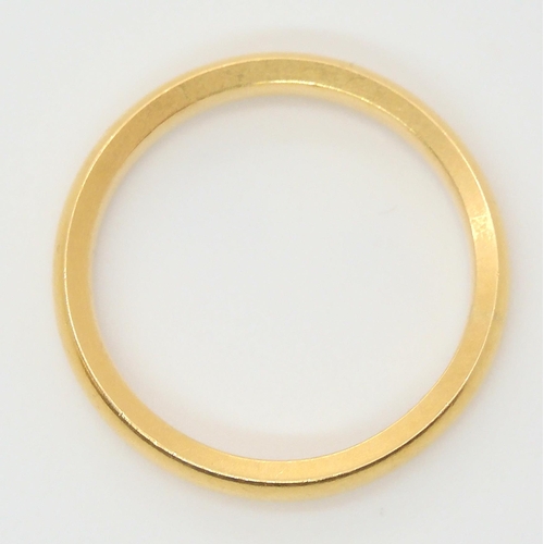 623 - An 18ct gold wedding ring, size O1/2, weight 4.4gms