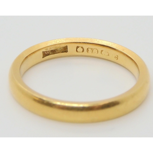 623 - An 18ct gold wedding ring, size O1/2, weight 4.4gms