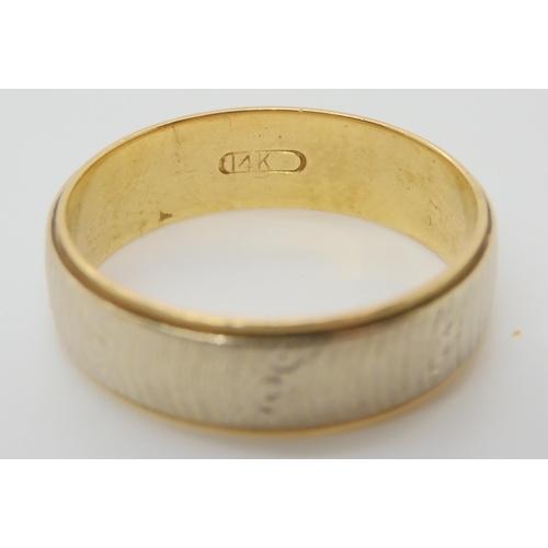 625 - A 14k gents wedding ring size U, weight 5.2gms, together with a ladies 9ct gold retro wedding ring s... 